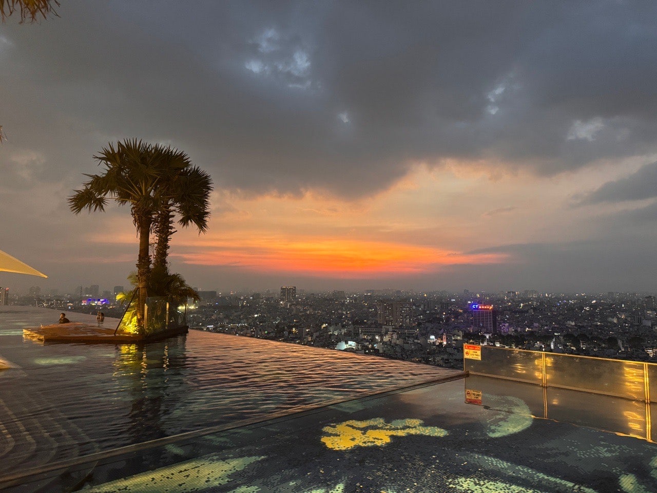 노을지는 호치민 하늘